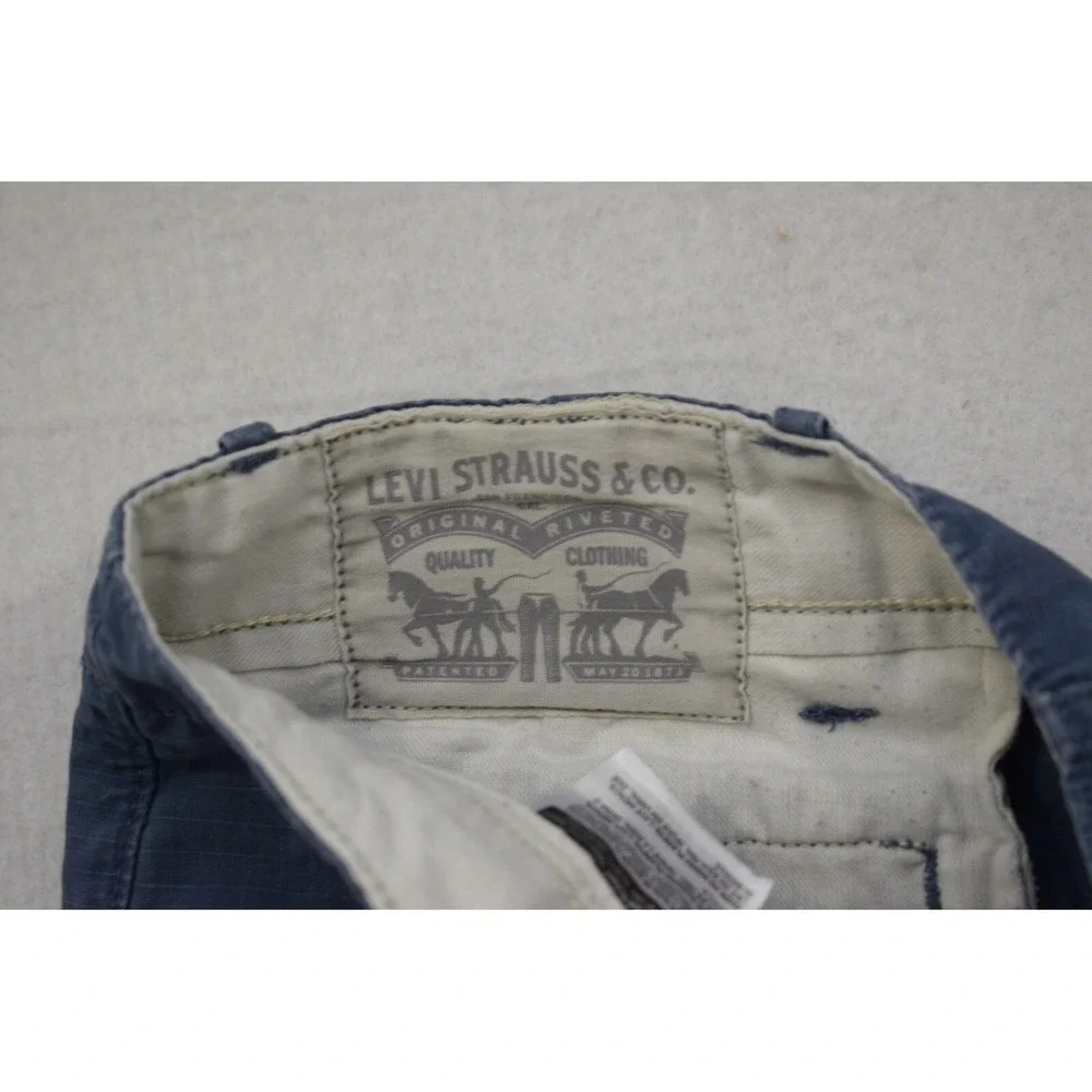 Levis waist 16